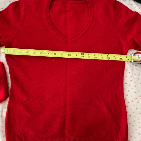 Ann Taylor cashmere sweater, red V-neck preppy large - Picture 4 of 4
